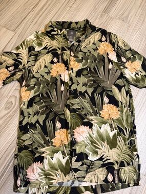H&M Black Tropical Floral Button-Down Shirt